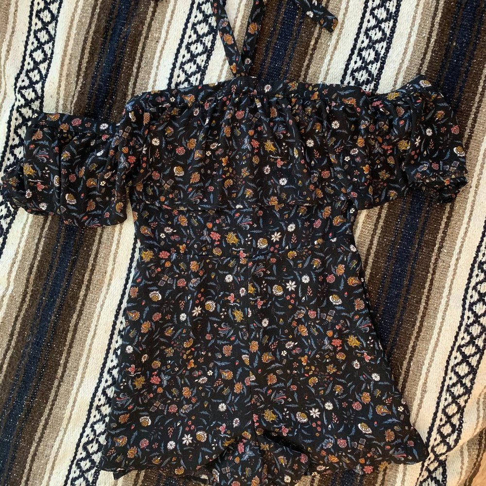 ee:some Floral//off the shoulder Romper